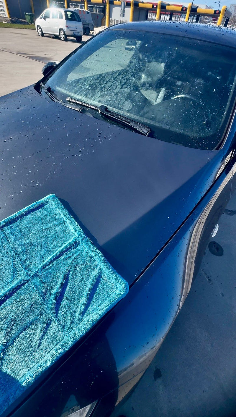 NOSLAUKI UN PRIECĀJIES